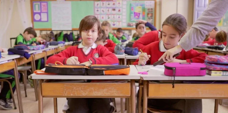Alumnas de Educación Primaria en clase