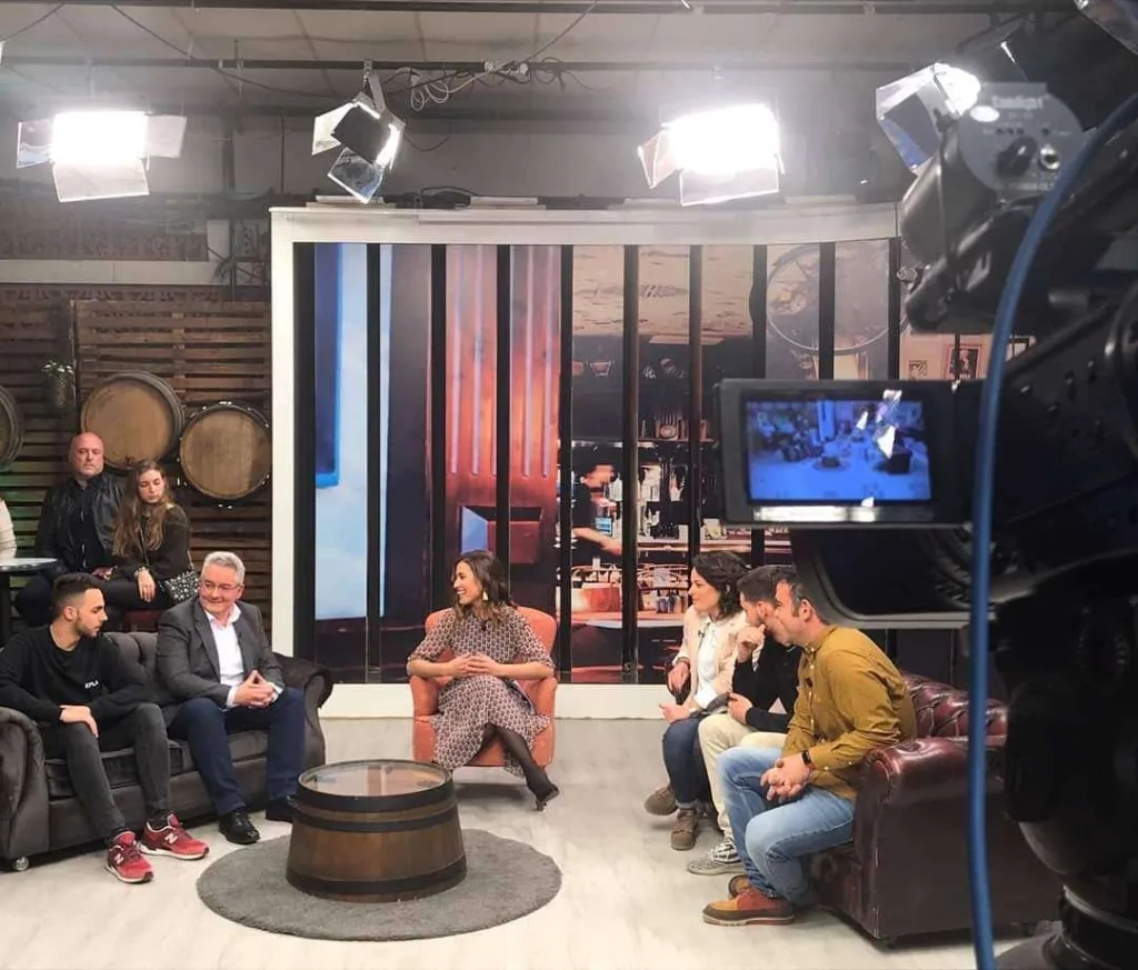 Participantes del proyecto Panda Raid en el plató de un programa de televisión